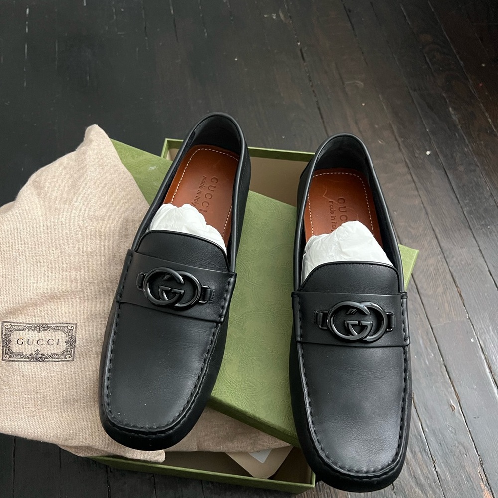 New Gucci black calf leather moccasins. These loafers drivers shoe